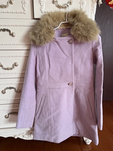日本品牌 MIIA 紫色毛领大衣 很特别的颜色 淡淡的紫色