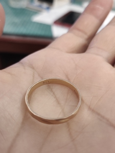 周大生au750戒指,19号圈,重2.44克,九五成新!