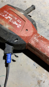 喜利得te3000电镐,110v电压,1760瓦,需配合变压