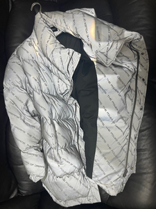 巴黎世家反光羽绒服