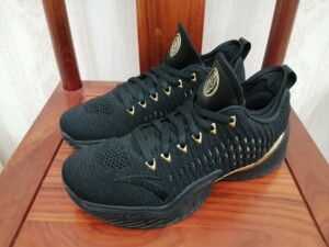 (春节可发货)安踏篮球鞋汤普森kt3 41码 低帮钢铁侠配色