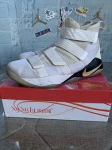 詹姆斯士兵11白金