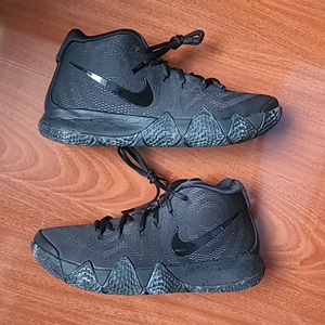 欧文4黑武士44码大理石黑kyrie4美版