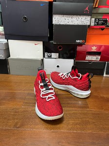 lbj15 low大红詹姆斯1 5 6 8 9 10 11