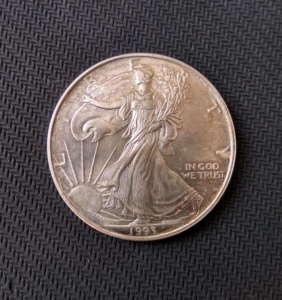 1盎司行走女神,1993年美国精制银币,轻五彩状态.