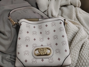 sina cova老船长,女士包,商场里面买的,原价400