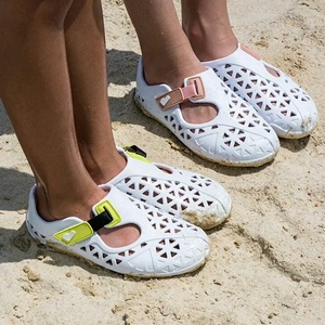 小蓝羊夏季新款时尚亲子鞋男女宝宝透气沙滩鞋涉水洞洞鞋凉鞋拖鞋
