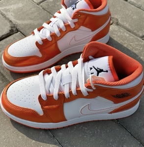 橙色aj耐克