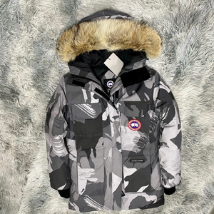 加拿大鹅羽绒服女迷彩