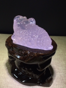 天然粉水晶三脚金蟾摆件,整体尺寸:9.5×10厘米,重351