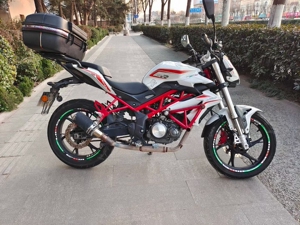 贝纳利红宝龙150改装排气管