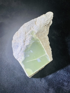 河磨玉原石,析木玉段树林黄绿,打光透,无结构,精品玉质,油脂