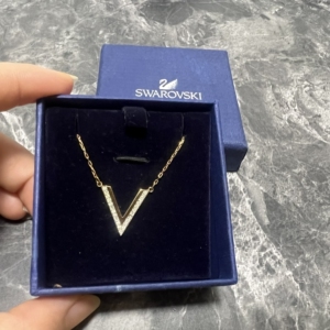v字项链施华洛世奇