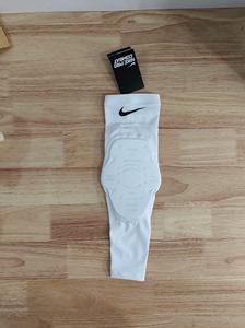耐克NikePro篮球足球防撞蜂窝运动护臂