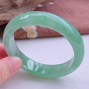 天然翡翠玉镯子女正品 57圈口 老坑芙蓉种浅绿正圈手镯 61.74gt