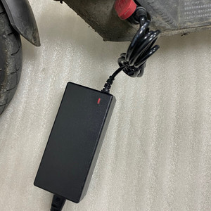 小米滑板车充电器42v米家1s电动滑板车圆孔头电源通用pro