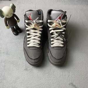 aj5 ow黑蝉翼 44码 配件如图 鞋带也在 成色很棒 没