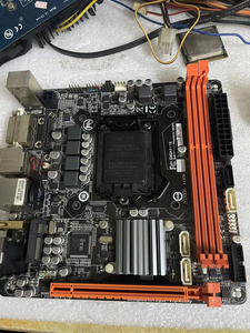 出技嘉b85n phoenix-wifi凤凰板,实物图,带档