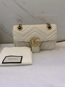 gucci古驰全皮白色ggmarmont马蒙斜挎链条包中号!