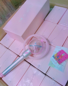 孟美岐签名 火箭少女101应援棒