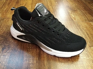 亿昌体育用品专柜全新女款专业跑步鞋 飞织减震高弹女款运动鞋最