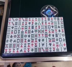 44号,皇冠144张机用麻将牌,带花头,一套8到9成新,60