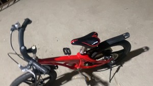 兰Q儿童自行车，18寸，一体轮，双碟刹，车把可折叠。没骑几次