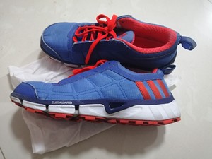出阿迪达斯清风跑鞋,40码,正品,当初官网买的