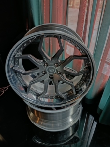 全新轮毂,未装车,台湾ravize锻造,野马定制全新轮毂20