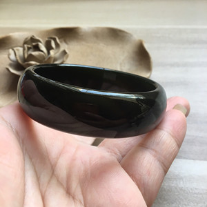 墨绿宽玛瑙手镯