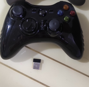 北通阿修罗te手柄1只,带接收器,成色如图,功能正常.