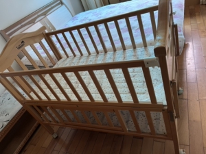 童乐湾实木婴儿床