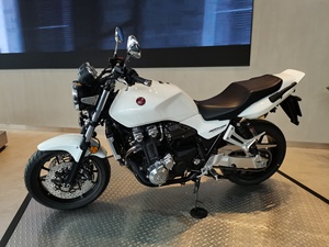 本田大贸全新cb1300街车摩托车十三姨