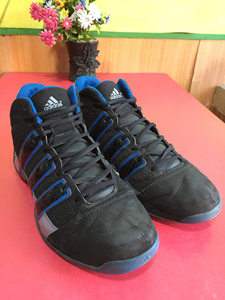 阿迪达斯霍华德篮球鞋