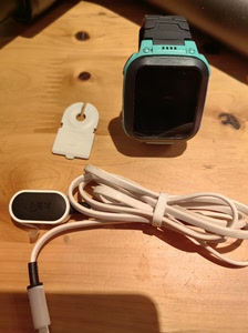 小天才电话手表取卡器什么样子