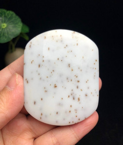 和田玉  野牛沟桂花糕无事牌67克  附证 支持复检58*4