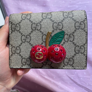 gucci 樱桃钱包 保真 之前韩国买的 唯一就是背面被口红