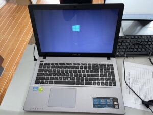 华硕a550v笔记本电脑,部分键盘按键失灵,可以