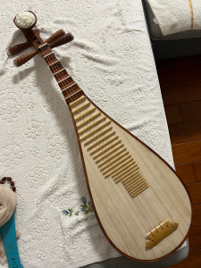 满瑞兴酸枝木琵琶 一月20号  两万五入的 想换琴了.音色
