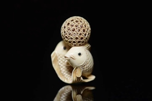 「松山精品」【双鱼顶球】猛犸牙雕.镂空鬼工球松山传承,大师作