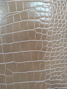 狮岭鳄鱼纹pu皮革材料一个色300多码，便宜处理，有需要的老