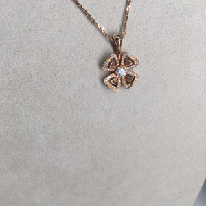 宝格丽 bvlgari 咏绽系列 玫瑰金镶钻四叶草项链 99