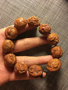 王晓明核雕