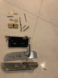 锁芯是基信的,配3把钥匙.
