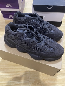 品名:adidas yeezy 500 黑武士 经典纯黑