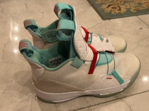 郭艾伦配色aj33篮球鞋 99新官网购入 成色自己看 包裹感