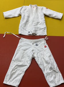 九樱道服,九成新,只穿着代课教学,柔道训练爱好者可以入手,价