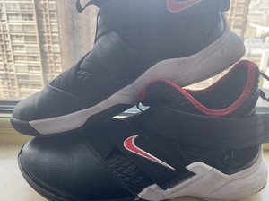 耐克詹姆斯士兵12代篮球鞋 正品