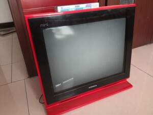 康佳短管电视机,21寸crt显像管电视机.外观九成新,后配遥