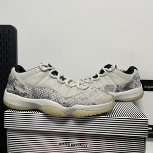 aj11low 白蛇
